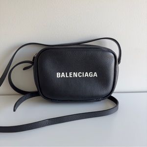 BALENCIAGA EVERYDAY XS CAMERA BAG BLACK